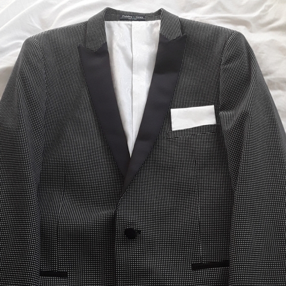 suit - Picture 2 of 2